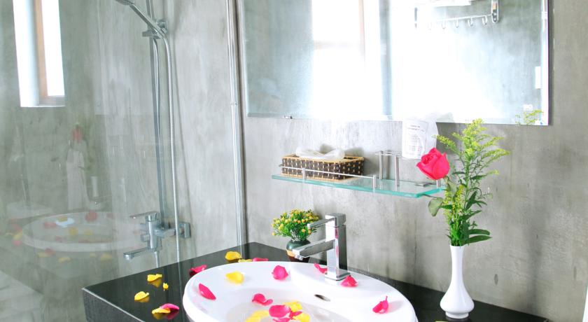 Phong Nha Lake House Resort