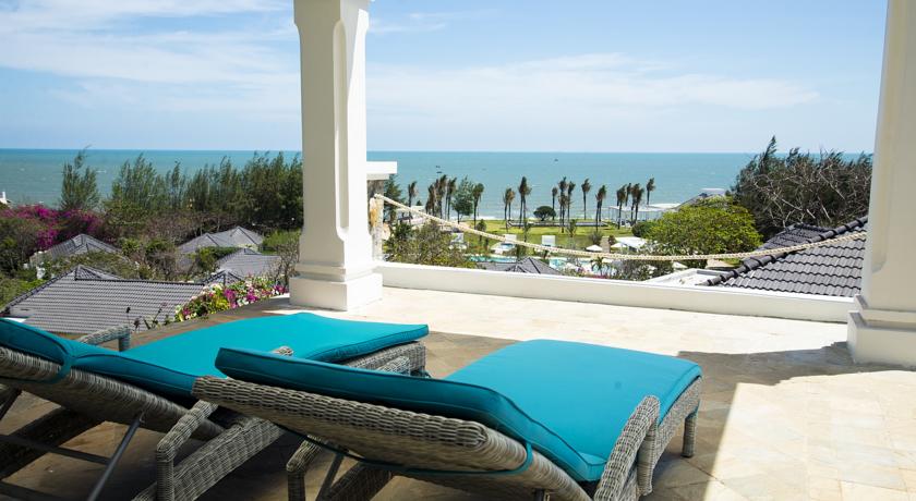 Alma Oasis Long Hai - ghế xếp nằm ngắm biển