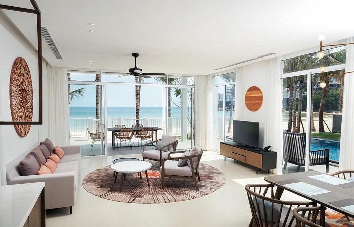 phong-khach-voi-huong-nhin-ra-bien