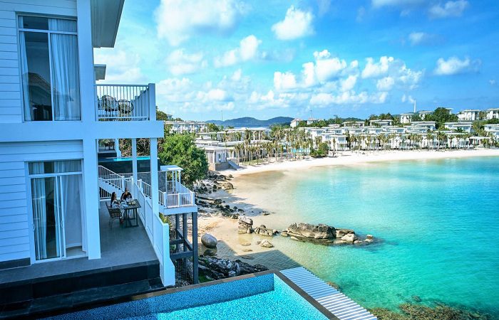 mat-mat-voi-canh-bien-xanh