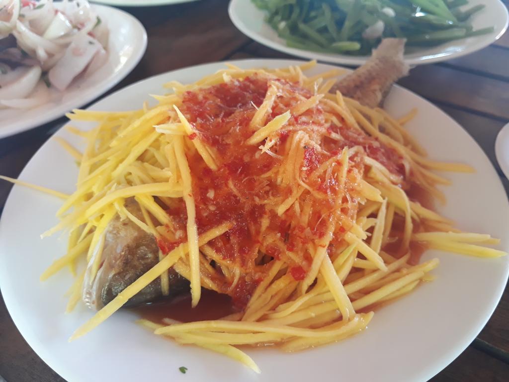 villa-dao-hoa-vang-cam-ranh