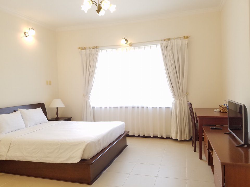 vietnam-golf-lake-view-1