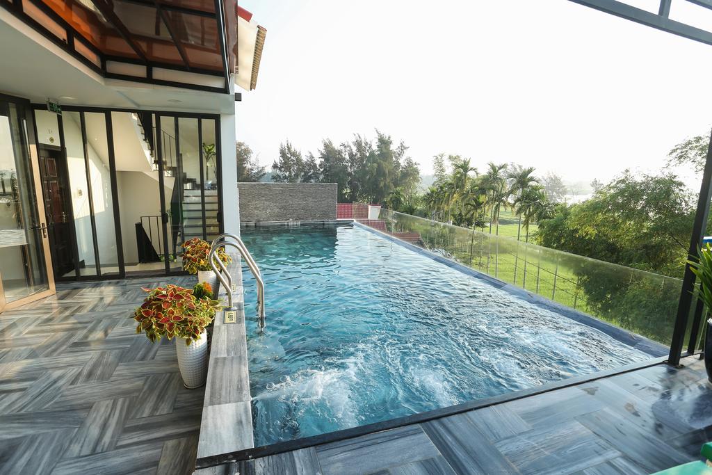 khong-gian-be-boi-ngoai-troi