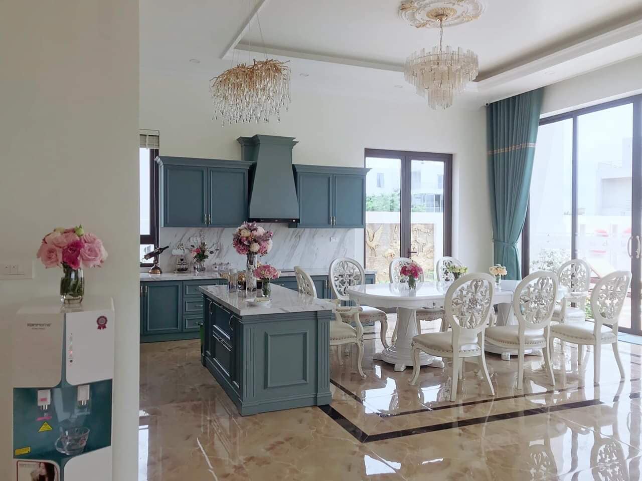 phong-bep-day-du-tien-nghi 