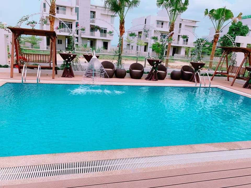 be-boi-trong-khuon-vien-biet-thu 