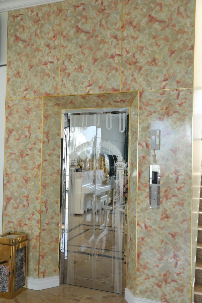 thang-may-trong-biet-thu