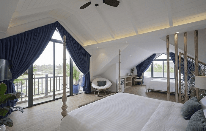 ben-trong-can-phong-ngu-sang-trong-cua-Sunset-Santo-Phu-Quoc