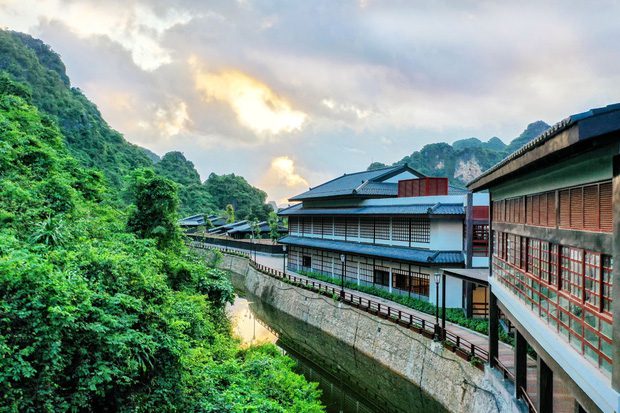 gia-ve-vao-yoko-onsen-quang-hanh-cam-pha-quang-ninh-1