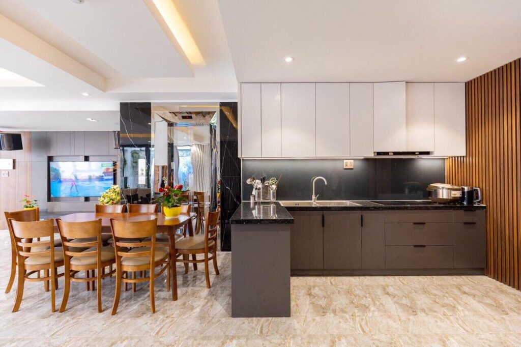 villa-7pn-lac-long-quan-dep