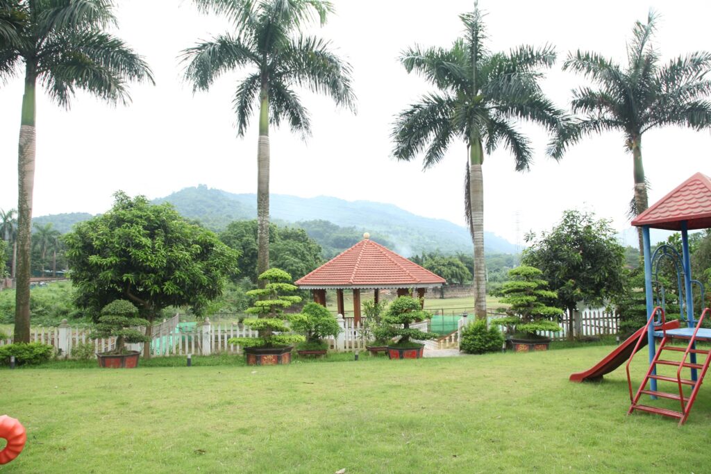 the-white-villa-10-phong-ngu-tai-luong-son-hoa-binh-2