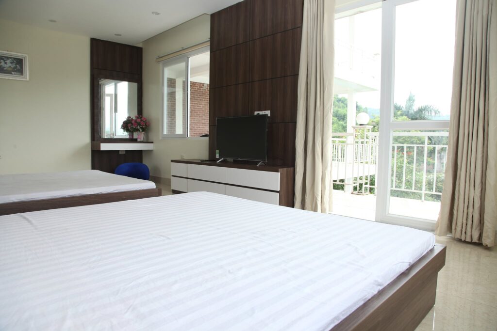 the-white-villa-10-phong-ngu-tai-luong-son-hoa-binh-3