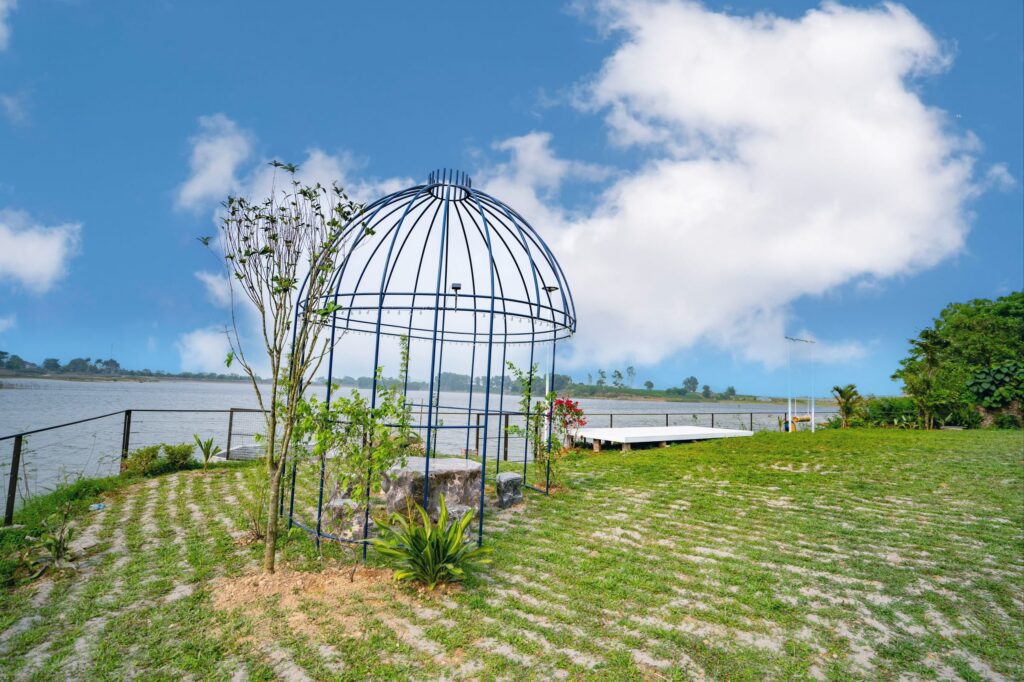 biet-thu-villa-du-thuyen-ho-dong-chanh-luong-son-hoa-binh-2