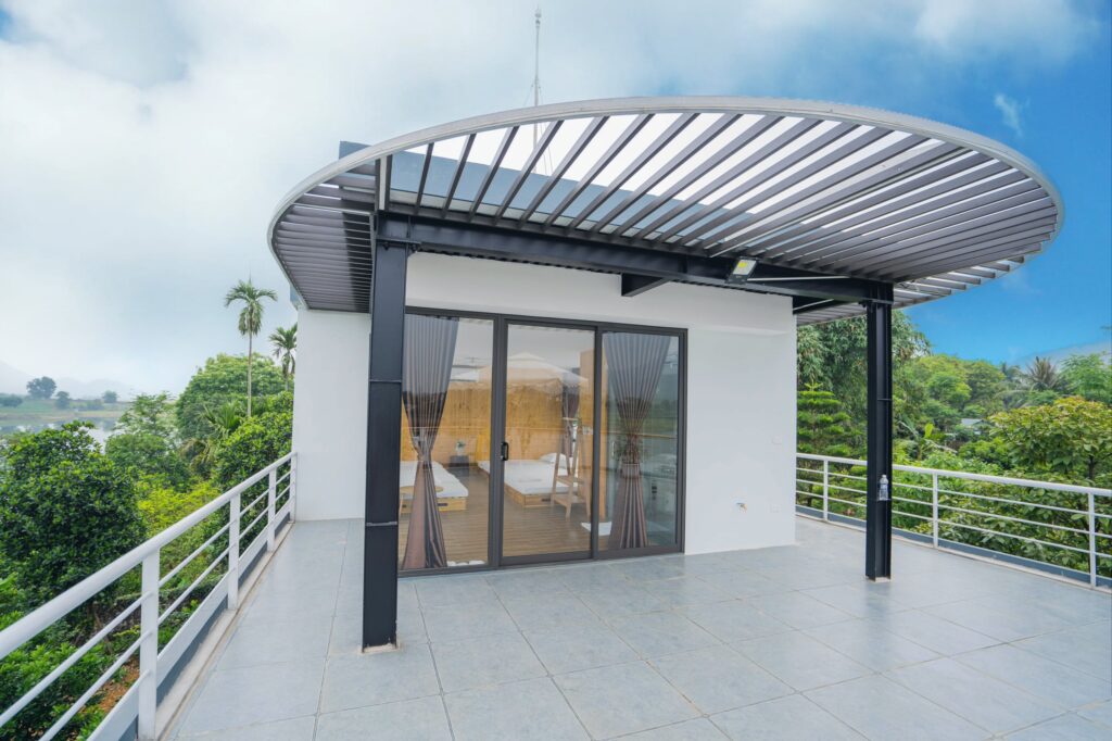 biet-thu-villa-du-thuyen-ho-dong-chanh-luong-son-hoa-binh-1