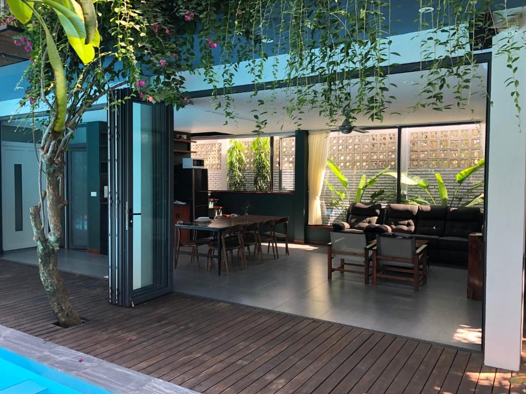 villa-7-phong-ngu-gan-bien-an-bang-hoi-an-1