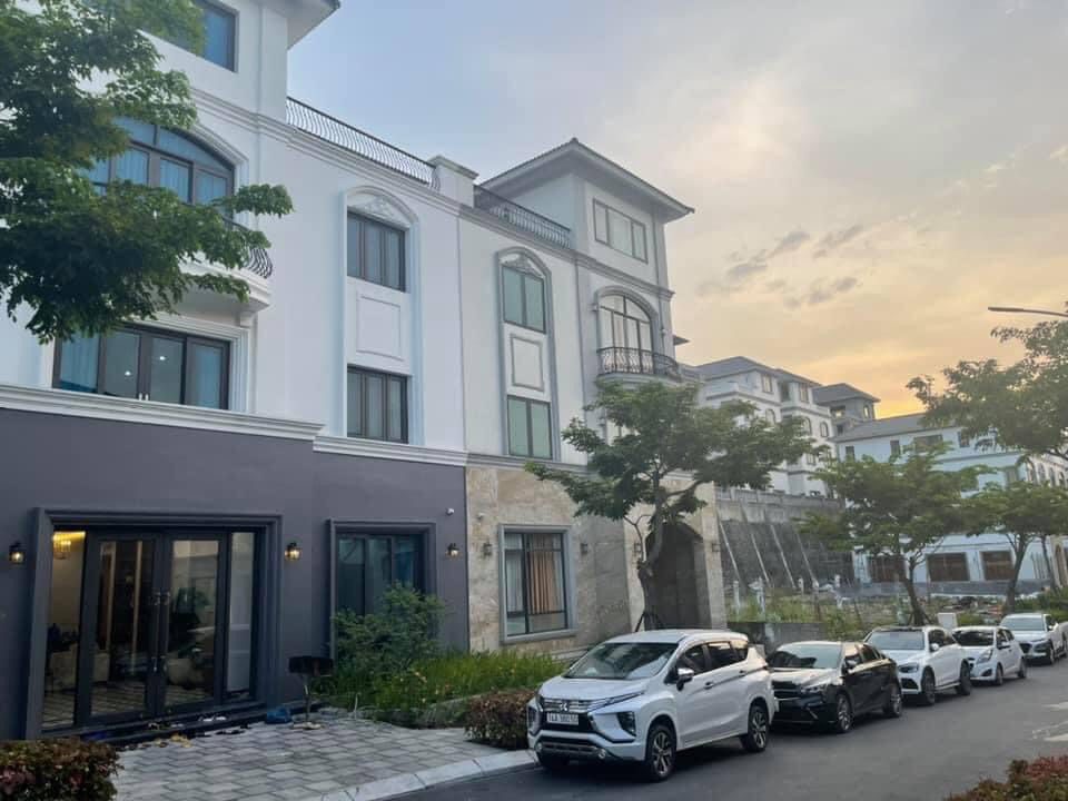 queen-villa-8-phong-ngubai-chay-ha-long-1