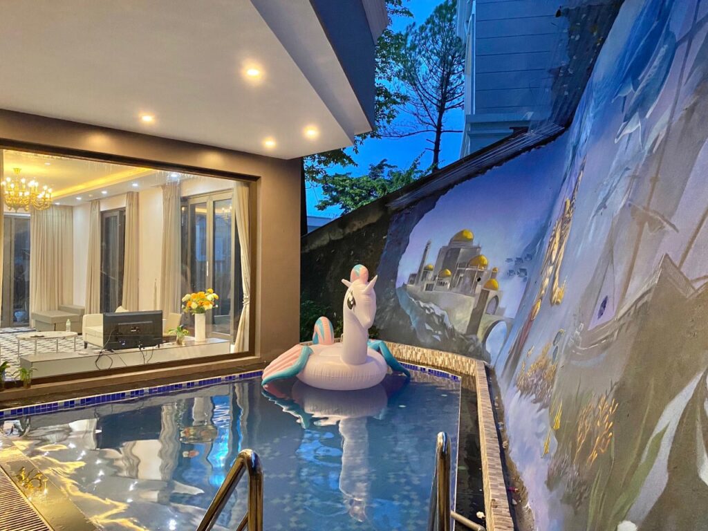 queen-villa-8-phong-ngubai-chay-ha-long-2