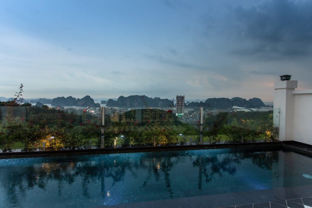 biet-thu-flc-ha-long-5-phong-ngu-cho-thue-moi-dep-huong-vinh-ha-long-3