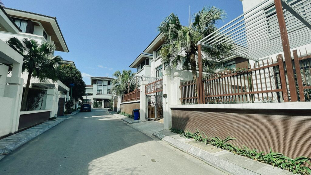 biet-thu-flc-ha-long-4-phong-ngu-moi-dep-co-ho-boi-rieng-cham-tay-den-ki-nghi-tuyet-voi-1